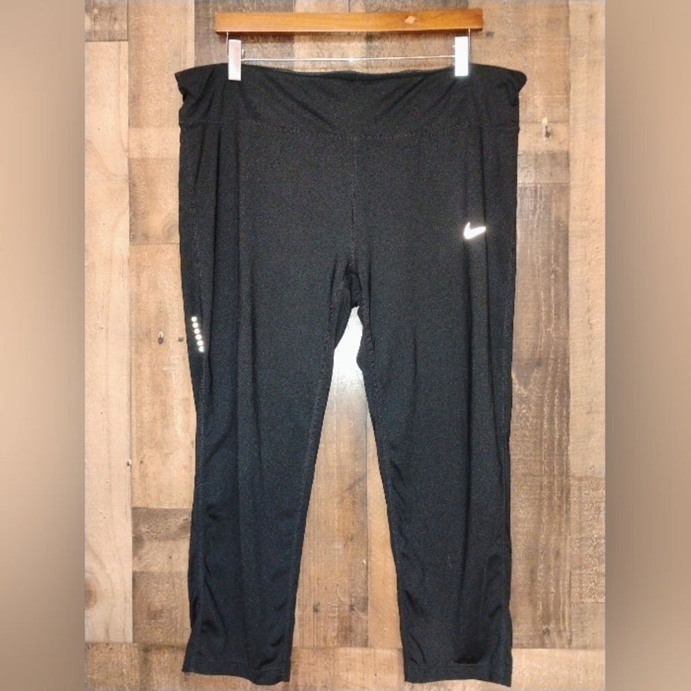 Nike Women's Dri-Fit Black Cropped Athletic Pants Size 2X